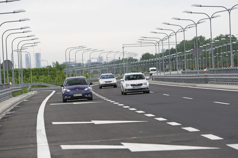 Wykonywanie gwałtownych manewrów, włączanie się do ruchu