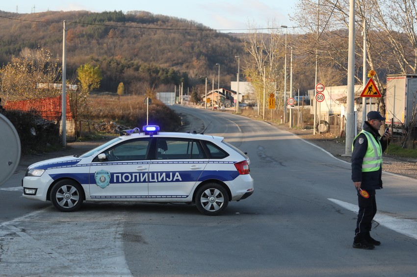 Policija blokirala put u Bubanj Potoku