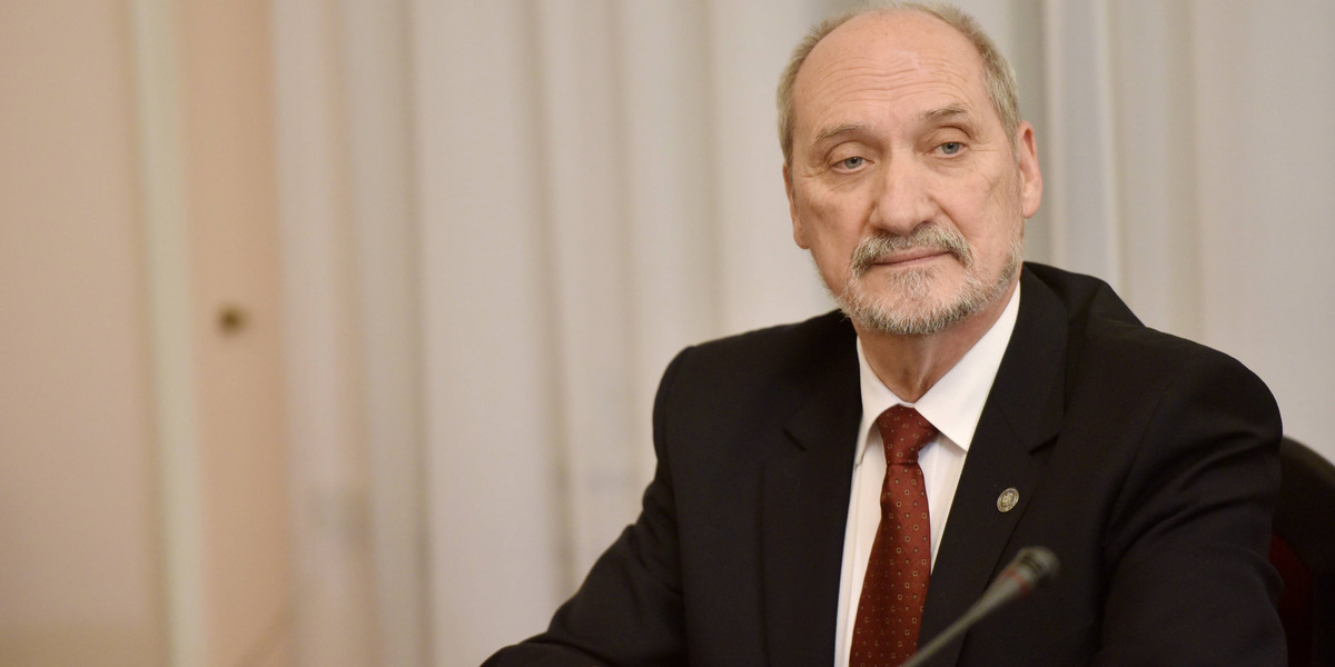 Macierewicz jednak nic nie wie o broni elektromagnetycznej