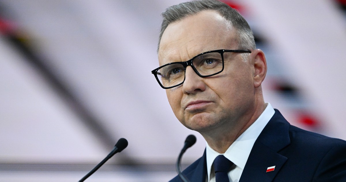 Andrzej Duda został sam. "Odwrócili się jego najbliżsi ludzie"