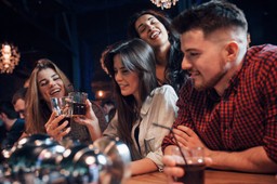 groźna choroba rozprzestrzenia się w anglii. dwie młode osoby nie żyją