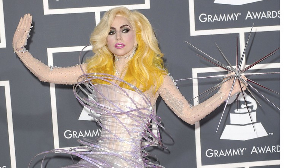 Jak na królową pop przystało, Lady Gaga ma na swoim dworze szarą eminencję. Któż to taki? Nicola Formichetti, który jest odpowiedzialny za prowokacyjny styl Gagi. Niespełna 35-letni stylista opowiedział o współpracy z gwiazdą dziennikowi "Le Parisien".