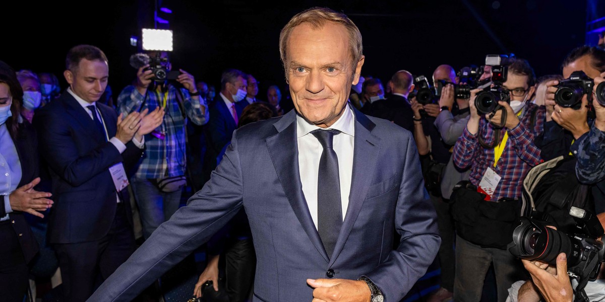 Tusk mówił o manipulacjach telewizji publicznej i walce z nienawiścią w mediach. 