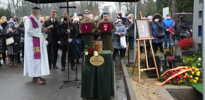 Barbara Krafftówna wyruszyła w ostatnią drogę konnym karawanem. Aktorka spoczęła na Powązkach Wojskowych [WIDEO]