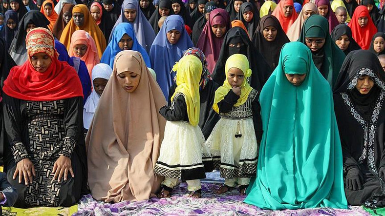 Muslims praying(Anadolu Agency) 