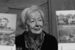 szymborska siedzi