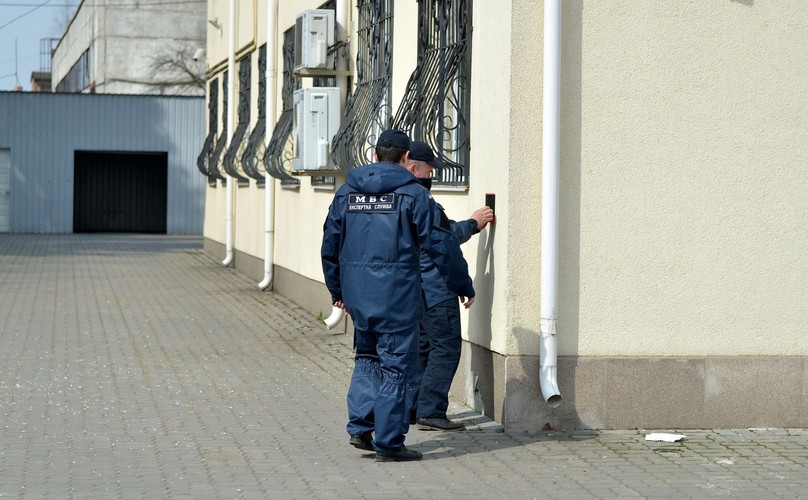 Eksperci przed konsulatem