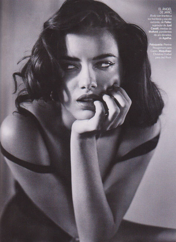 Adriana Lima w hiszpańskim Vogue'u