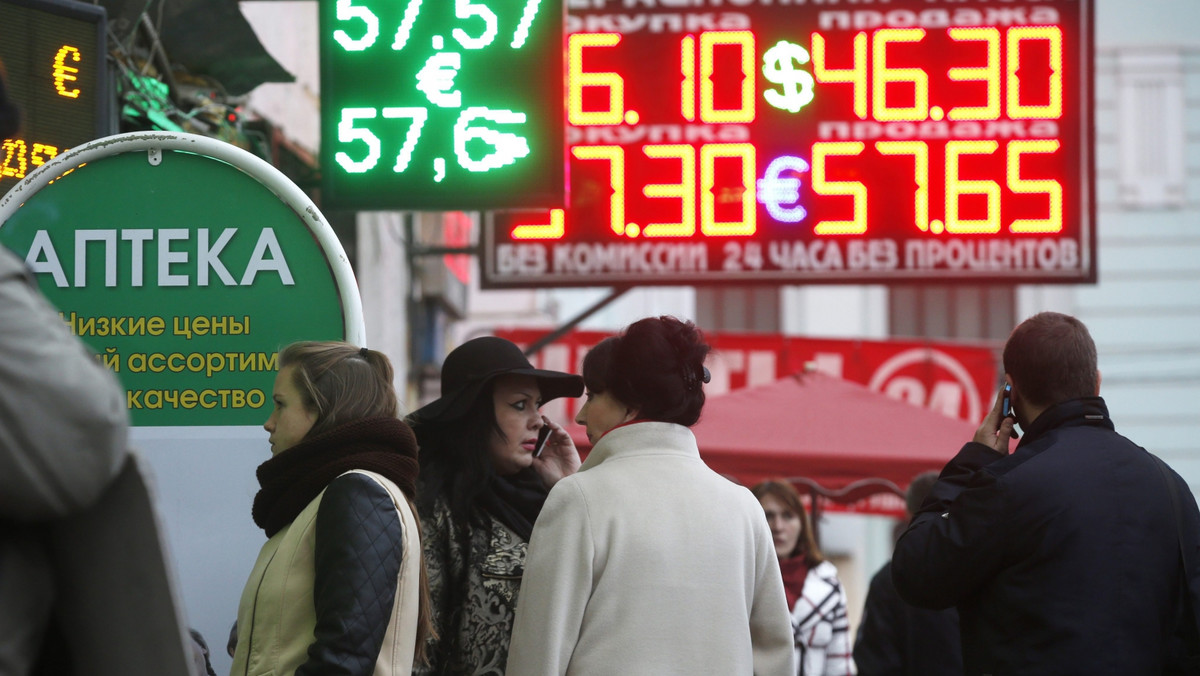Według oficjalnych danych opublikowanych w czwartek przez Federalną Służbę Statystyki Państwowej (Rosstat) wzrost rosyjskiego PKB w trzecim kwartale zwolnił do 0,7 proc. Rosyjski bank centralny prognozuje, że w roku 2015 wzrost gospodarczy będzie zerowy.