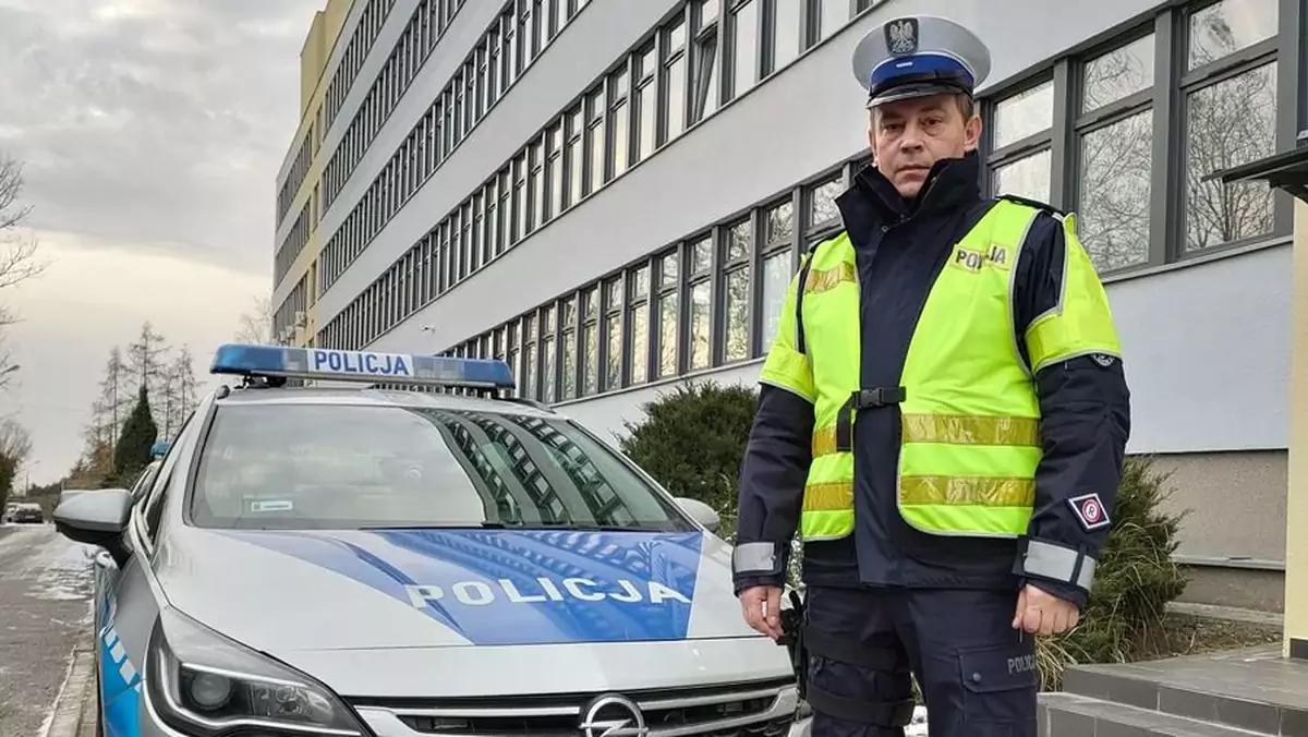 Policjant z konińskiej drogówki pomógł odebrać poród na autostradzie A2