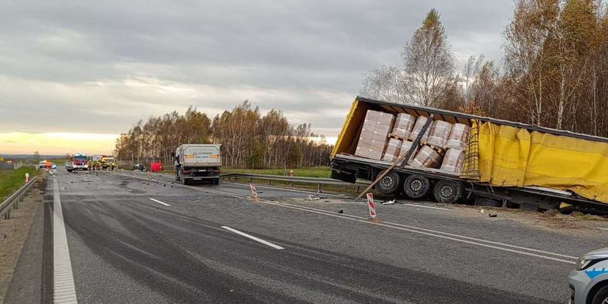 65-letni kierowca volkswagena zginął w tragicznym wypadku na drodze S19.