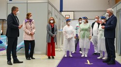 Niemcy łagodzą restrykcje wobec w pełni zaszczepionych i ozdrowieńców