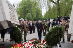 Macierewicz karnie odpowie? "Trwają intensywne prace w prokuraturze"