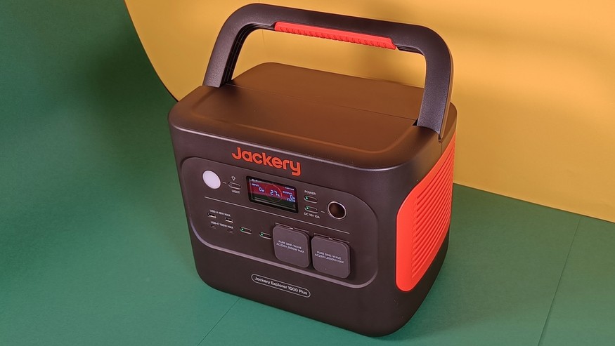 Jackery Explorer 1000 Plus'ın sapı katlanabilir.