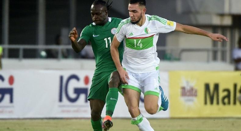 Algeria's midfielder Nabil Bentaleb (R) challenges Nigeria's midfielder Victor Moses during the 2018 FIFA World Cup African zone group B qualifying football match between Nigeria and Algeria at the Akwa Ibom State Stadium in Uyo on November 12, 2016