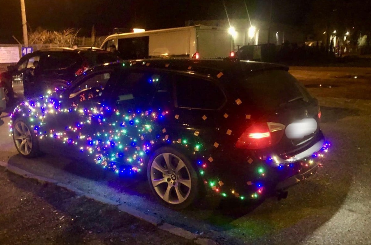 22-latek jechał udekorowanym BMW