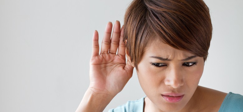 4 na 10 Polaków ma problemy ze słuchem. Gwałtowny wzrost liczby niedosłyszących