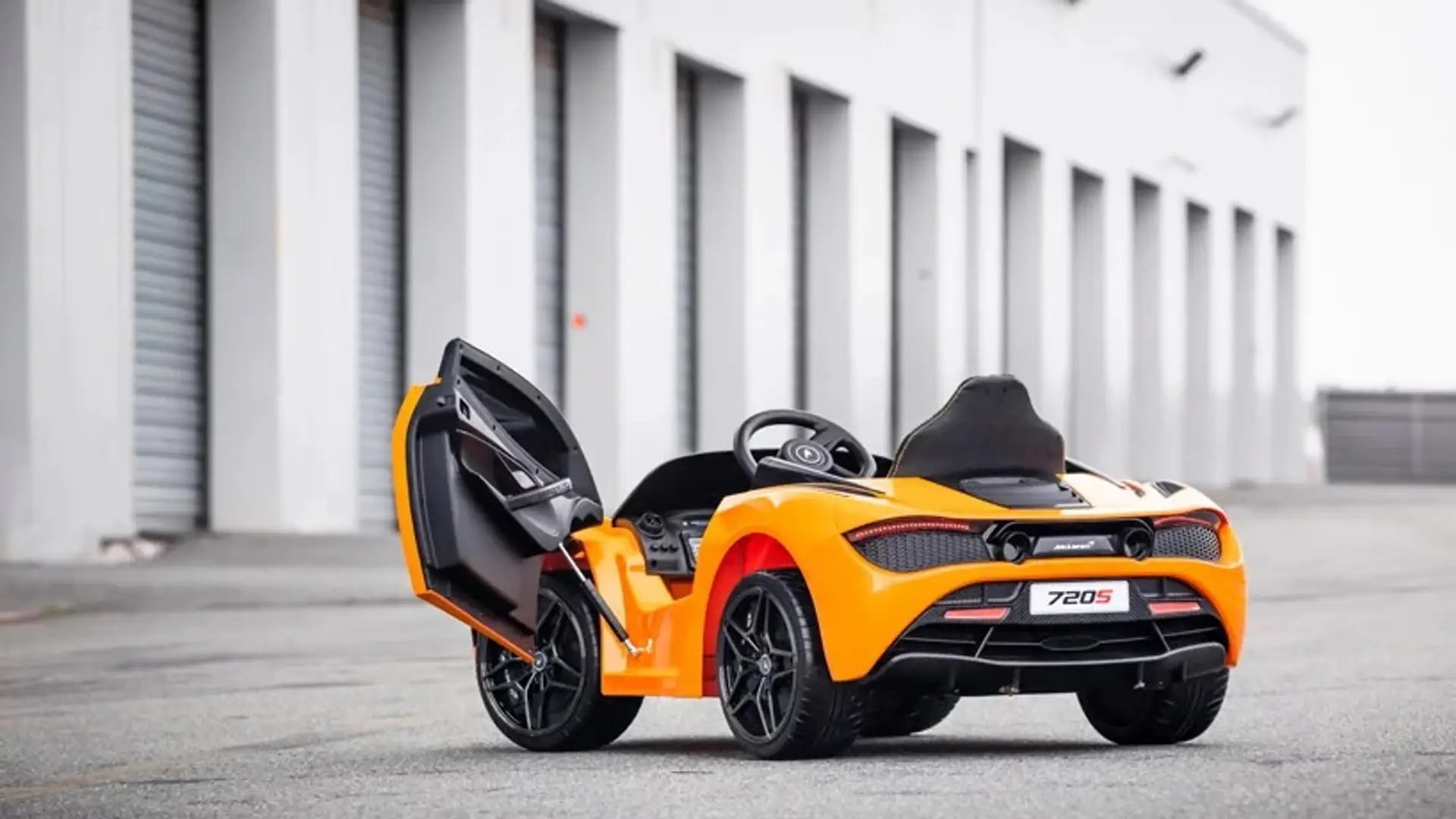 Supersamochód McLaren 720S w wersji mini. Łatwo na niego zaoszczędzić