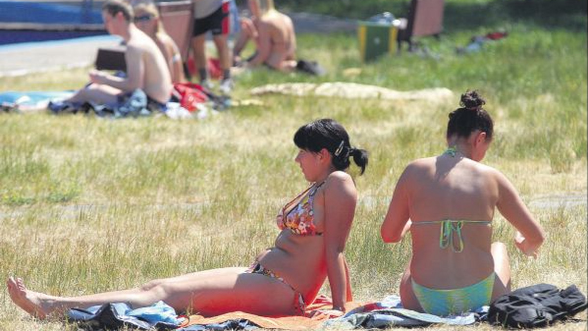 "MM Szczecin": Plażować możemy już nad jeziorami Dziewoklicz, Głębokie i w Dąbiu. Przed oficjalnym otwarciem każde z kąpielisk zostało uporządkowane.