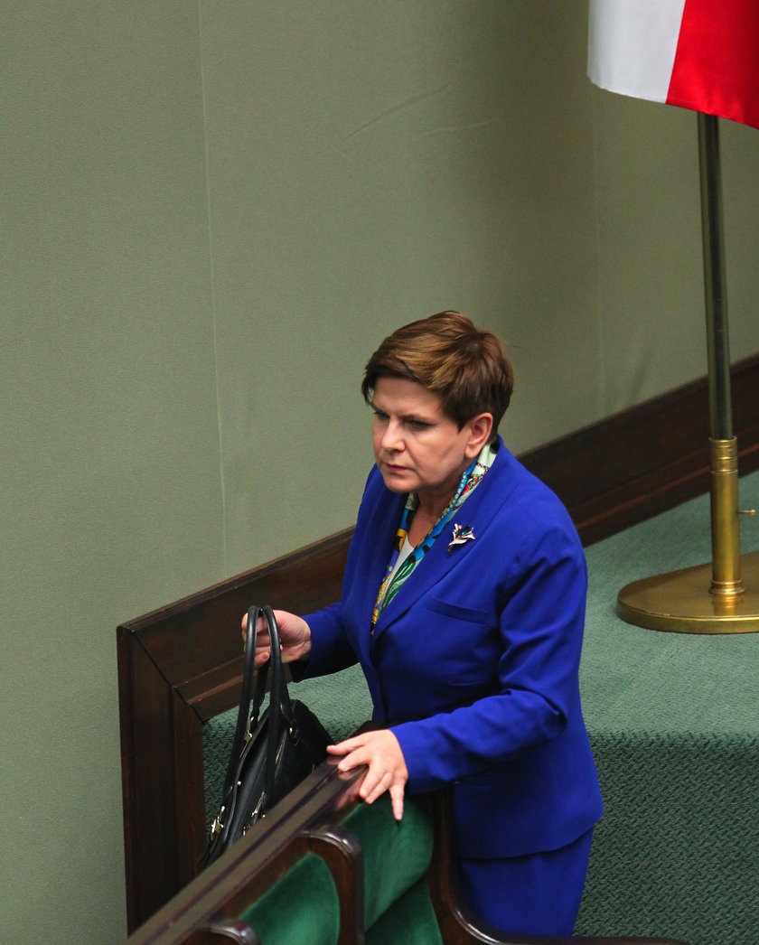 Beata Szydło ze stylowym dodatkiem w sejmie