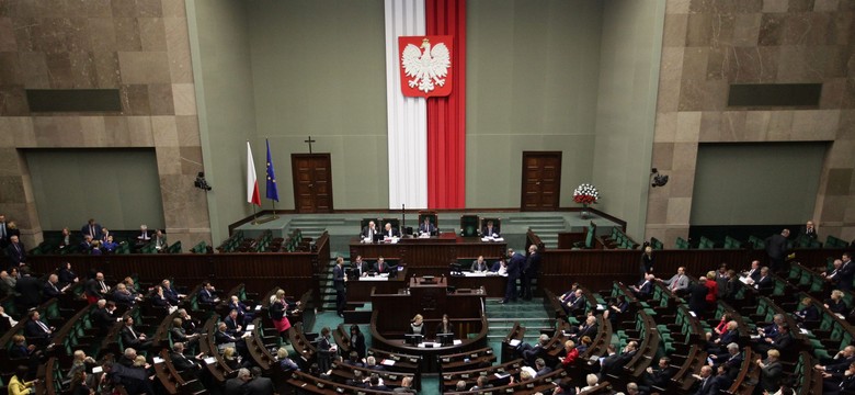 Ruch Narodowy chce usunięcia flagi Unii Europejskiej z sali posiedzeń Sejmu
