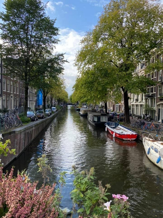 Spokojny Amsterdam w czasach pandemii