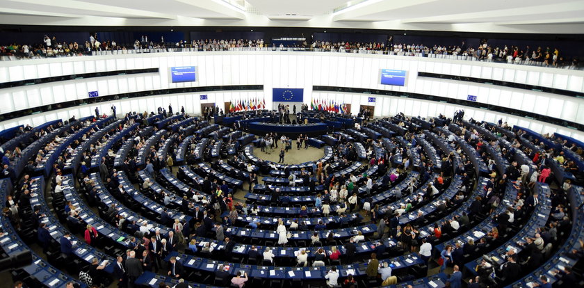 Nowa odsłona wojny z Unią! Parlament Europejski „klepnął” rezolucję, która może przynieść Polsce opłakane skutki. Pod dokumentem podpisali się też polscy politycy
