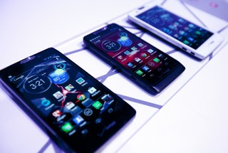 Po co Polakom nowoczesne smartfony? Do wysyłania SMS-ów