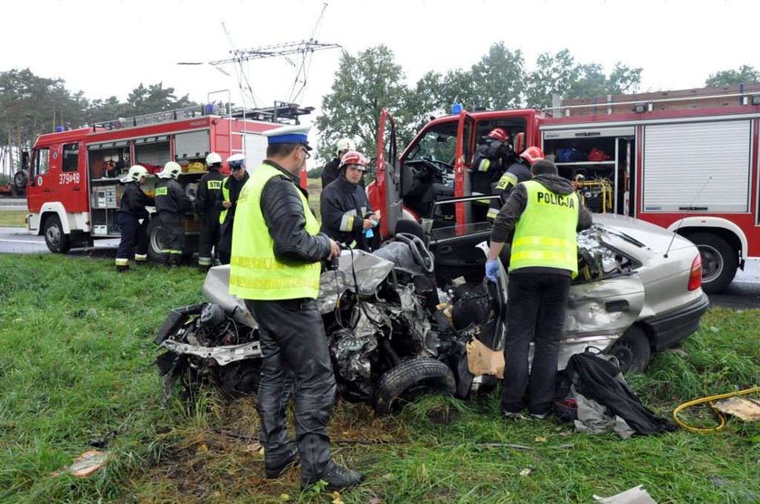 Wypadek busa w Lubuskiem. 2 osoby nie żyją