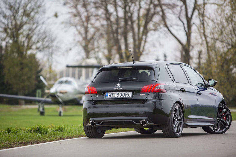 Peugeot 308 GTi - przeniesie cię w świat wyścigów