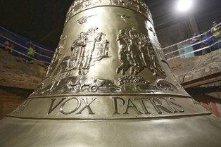 "Vox Patris". W Polsce powstał największy kołysany dzwon na świecie [ZDJĘCIA]