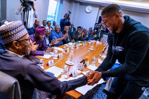 Anthony Joshua also presents his heavyweight belts to Muhammadu Buhari (Office of the President of Nigeria)