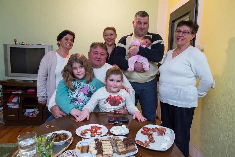 Majka, ujak i tetka u gostima: Stevanovići sa najbližim rođacima