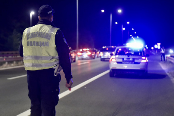 "AUDIJEM" SE ZAKUCAO U OGRADU Nesreća kod glavne autobuske stanice u Beogradu, saobraćaj obustavljen (FOTO)