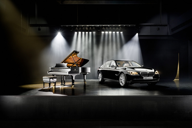 BMW serii 7 ma fortepian w bagażniku