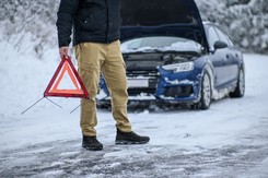 Ostrzeżenie IMGW. Marznące opady i gołoledź 11 i 12 lutego. Dramatyczne warunki na drogach