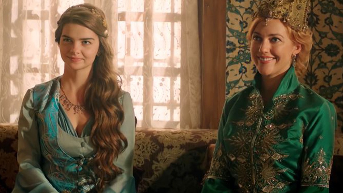 Pelin Karahan i Merjem Uzerli u seriji Sulejman Veličanstveni