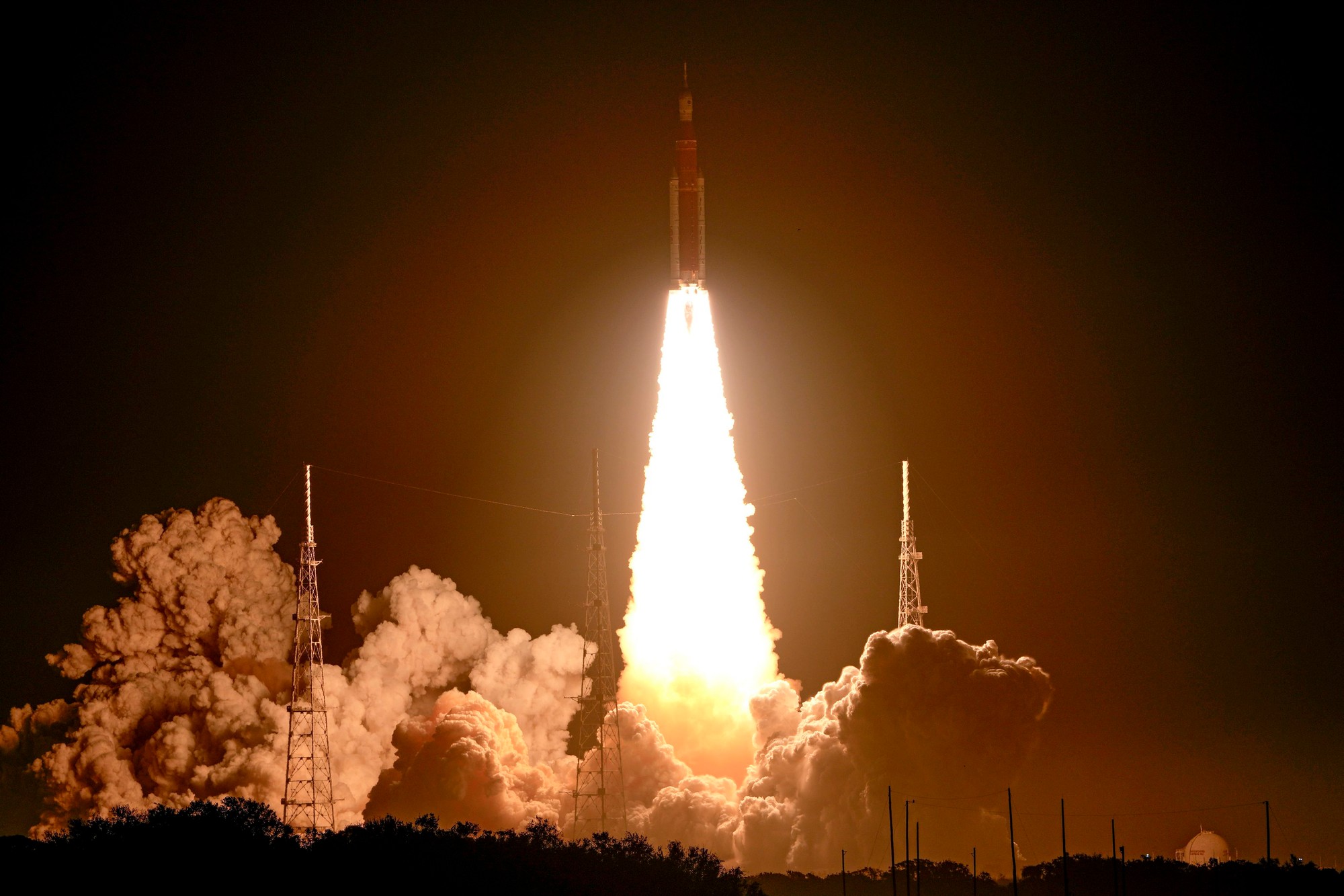 Nová raketa z dielne NASA úspešne odštartovala na testovací let k Mesiacu.