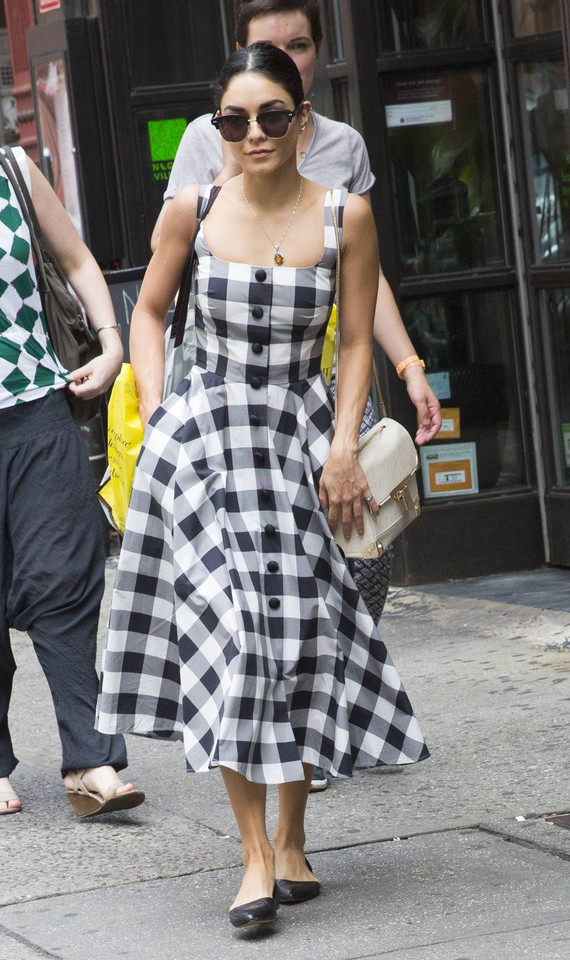 Piękna Vanessa Hudgens w stylu retro