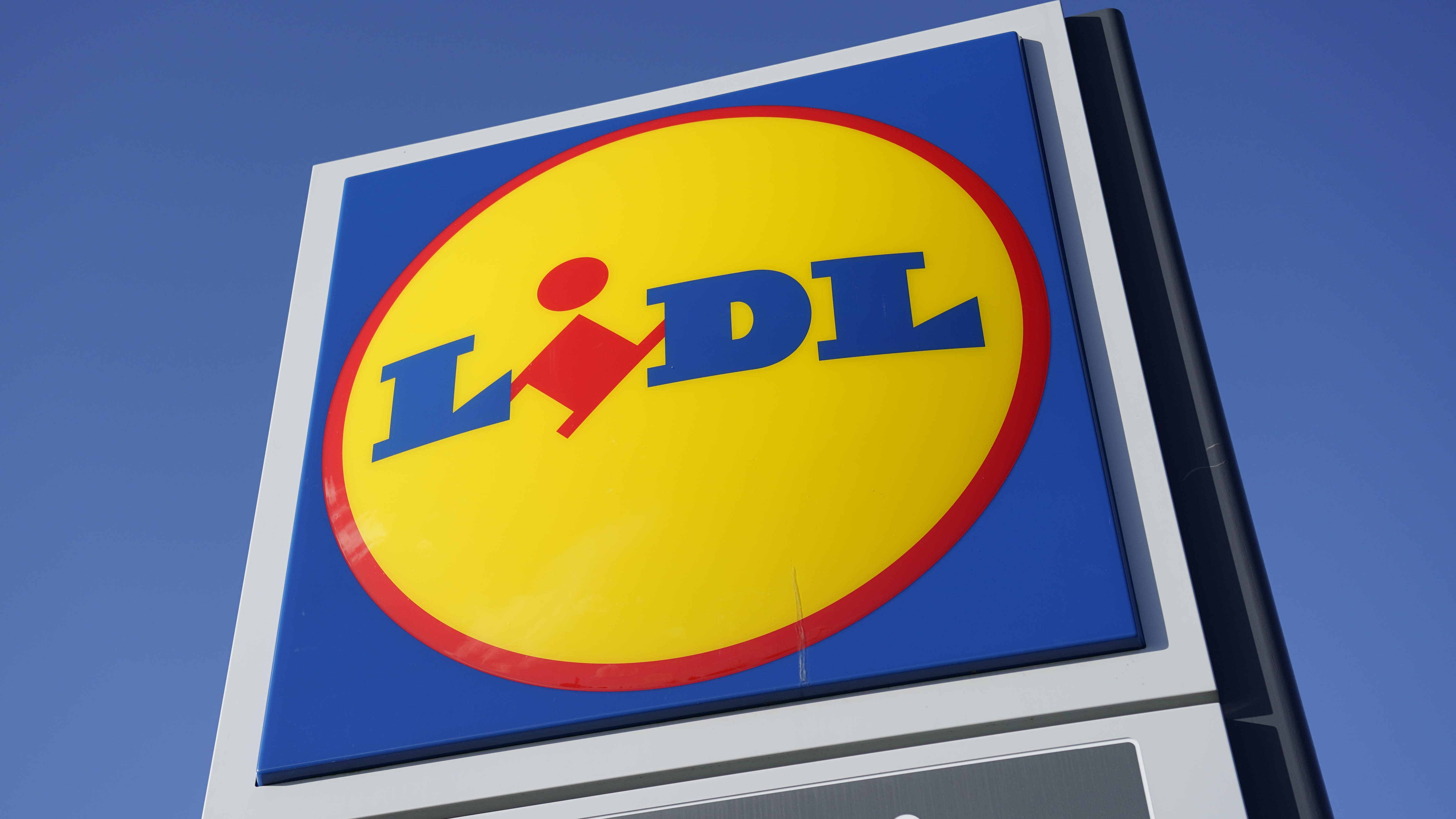 Lidl to create up to 640 jobs, open 19 UK stores after 10% surge