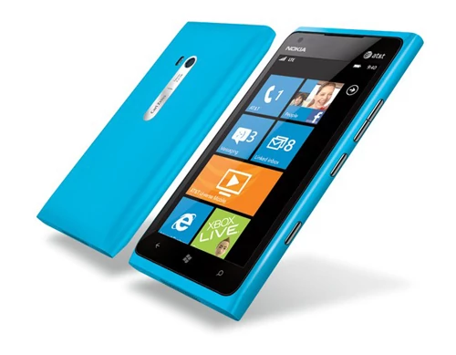 Nokia Lumia 900, zaprezentowana oficjalnie na CES 2012 - za jakiś czas trafi na amerykański rynek na wyłączność do operatora AT&T. My możemy o niej tylko pomarzyć, ale za chwilę u rodzimych operatorów dostępna bedzie Lumia 800