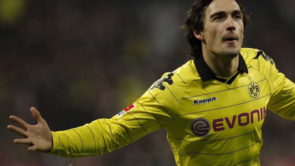 Mats Hummels podpisał nową umowę z Borussią Dortmund. Środkowy obrońca związał się kontraktem z liderem Bundesligi do końca czerwca 2014 roku.