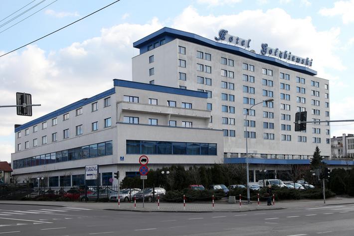 Hotel Golebiewski rozbierze gigantyczna dobudowke - po 13 latach