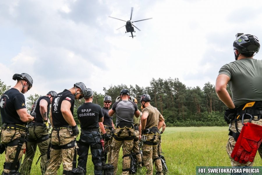 Antyterroryści z całego kraju ćwiczą w Kielcach