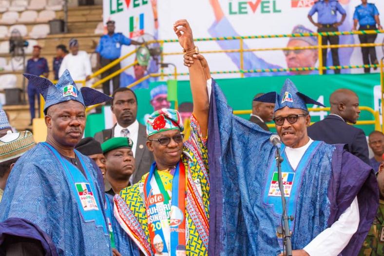 President Muhammadu Buhari (right) endorses Dapo Abiodun (centre) as the APC's Ogun governorship candidate, despite the public objection of Governor Ibikunle Amosun (left) [Ayodeji Ogunro] 