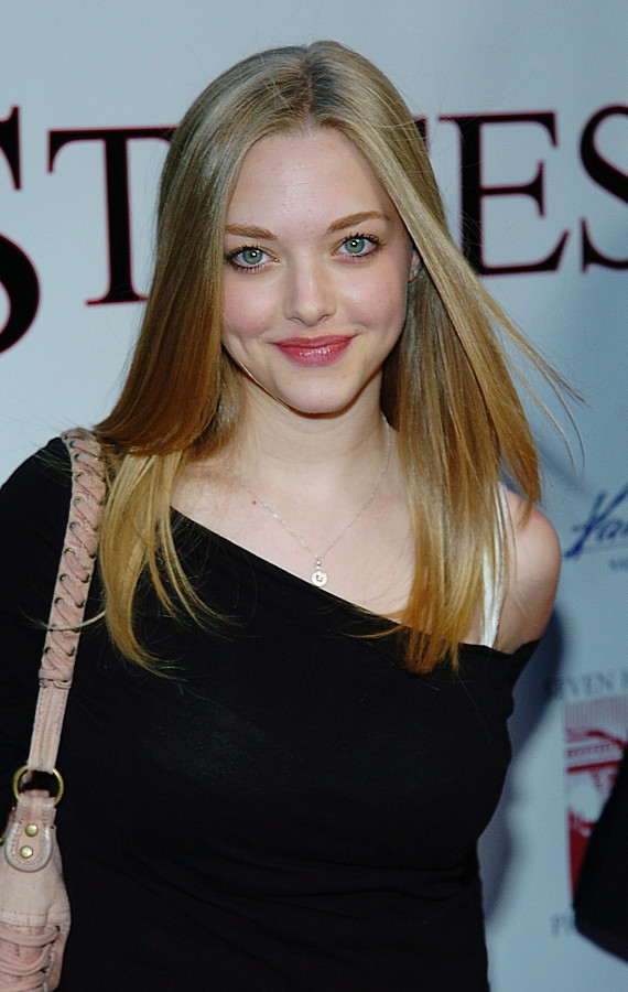 Amanda Seyfried z makijażem i bez