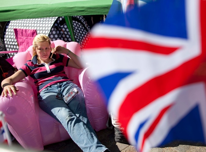 Ci, którzy chcą obejrzeć księcia Williama i Kate Middleton z jak najbliższej odległości, koczują w pobliżu Opactwa Westminsterskiego