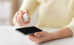 42 szczepy drobnoustrojów na telefonach pacjentów szpitala