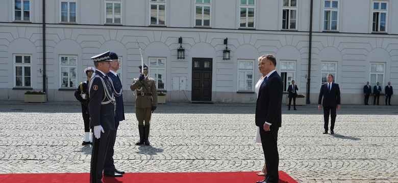 Prezydent Duda złożył kwiaty przy figurze Chrystusa przy Bazylice św. Krzyża