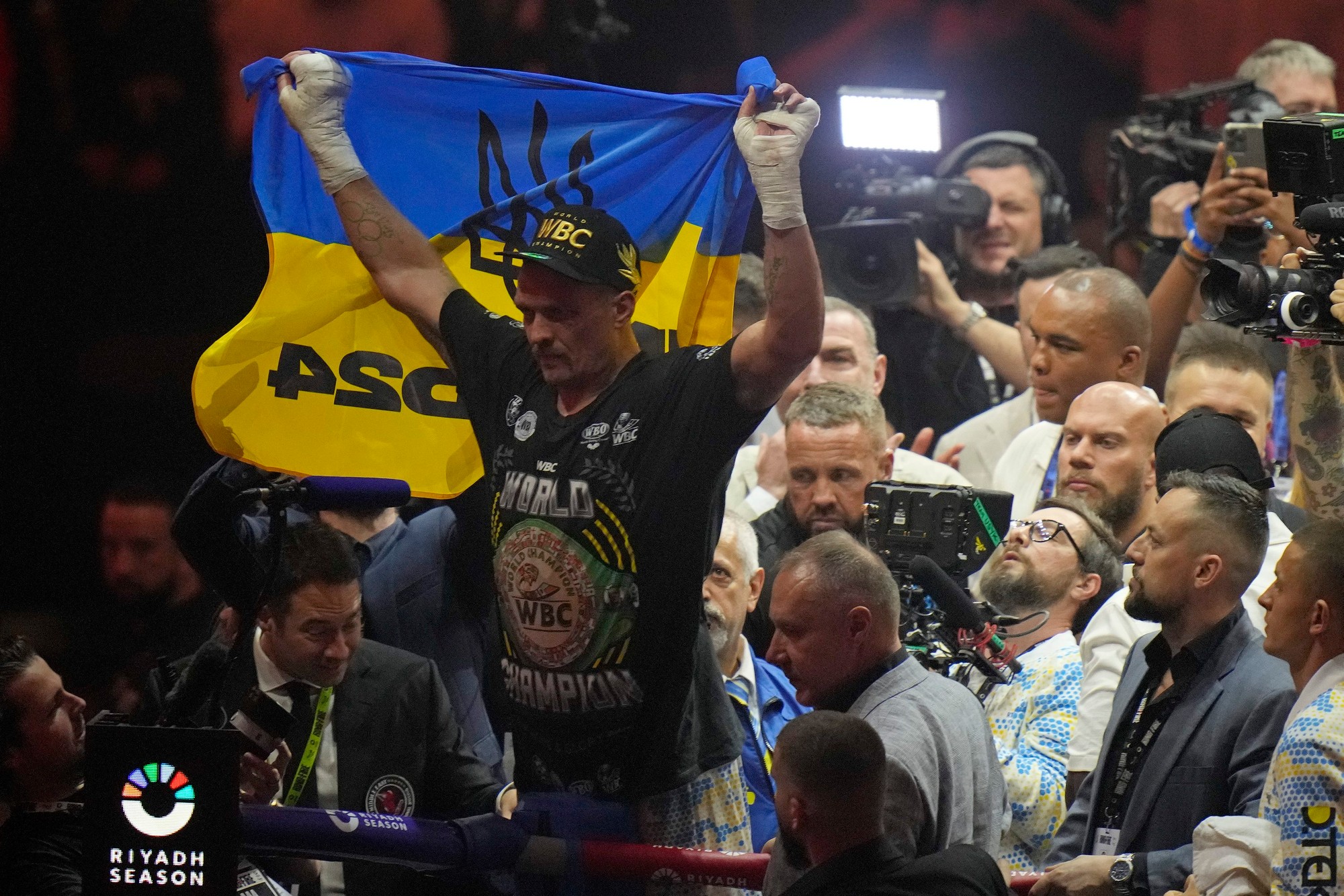 Ukrajinský boxer Oleksandr Usyk zdolal v Rijáde Brita Tysona Furyho.